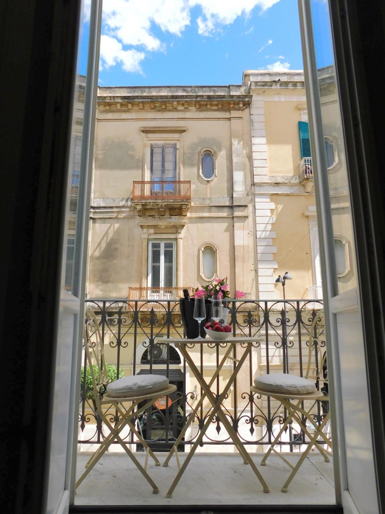 Apartamento La Dimora Dei Mille Syracuse Exterior foto
